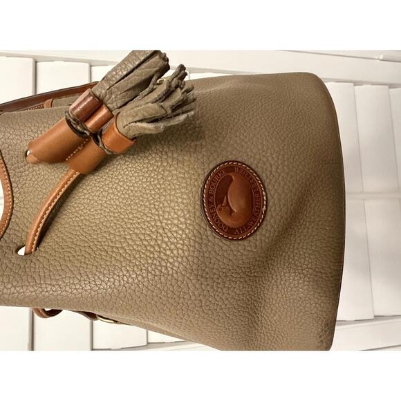 vintage Dooney & Bourke All-Weather Leather drawstring bucket bag in the taupe - Picture 5 of 15